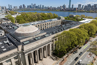 MIT speaker series taps into students’ passion for entrepreneurship and social impact.